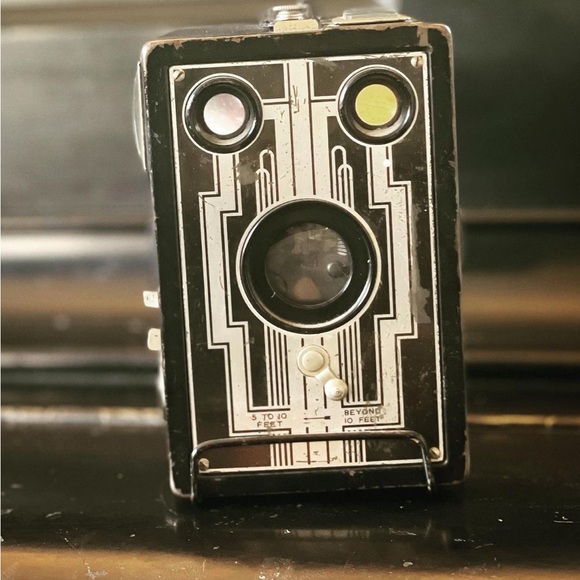 Vintage Box Camera 1930’s Brownie Six-16 Junior Box Camera Brownie Camera - Picture 3 of 4